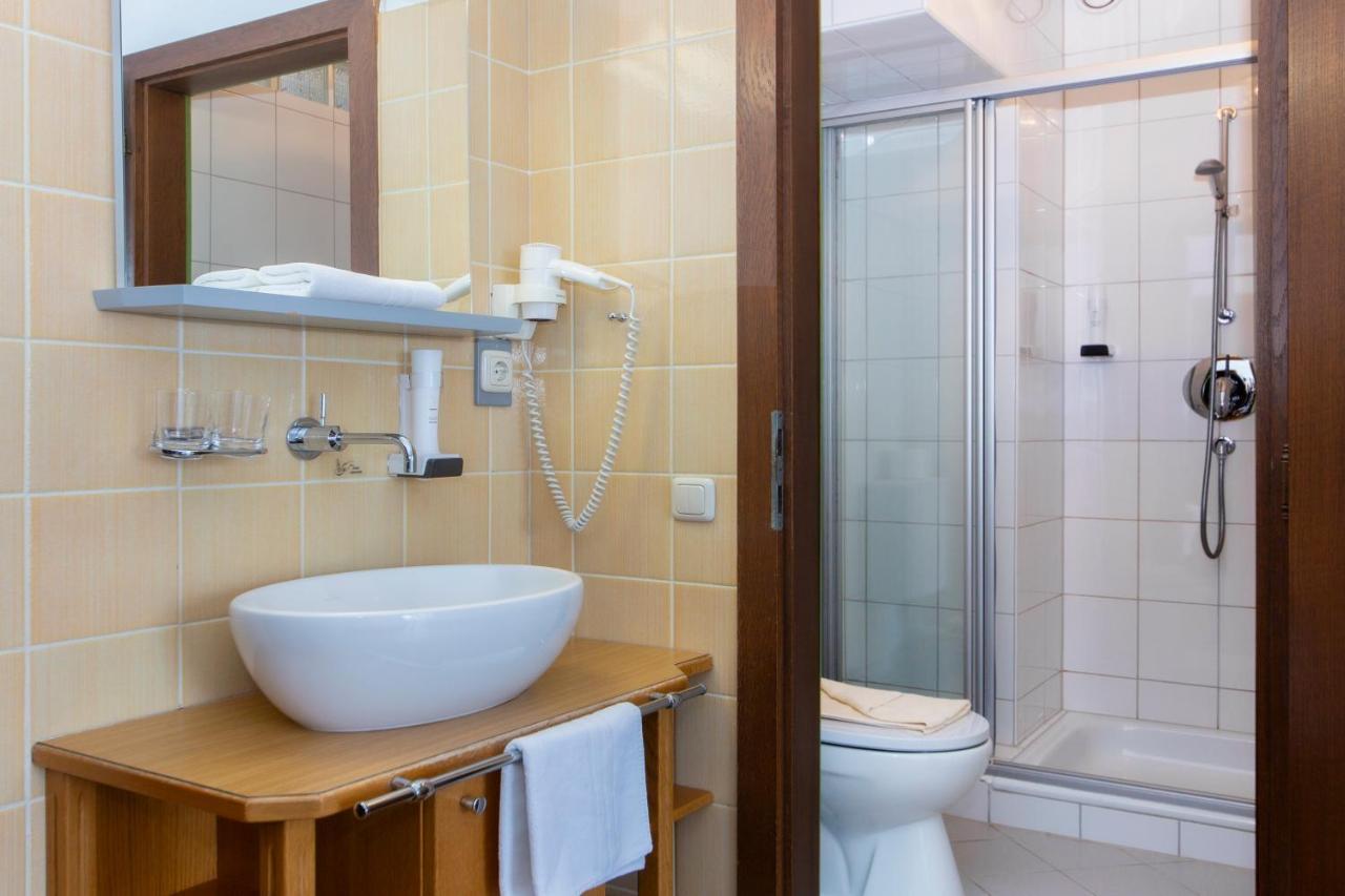Tirolerhof Hotel Sankt Georgen im Attergau Eksteriør billede